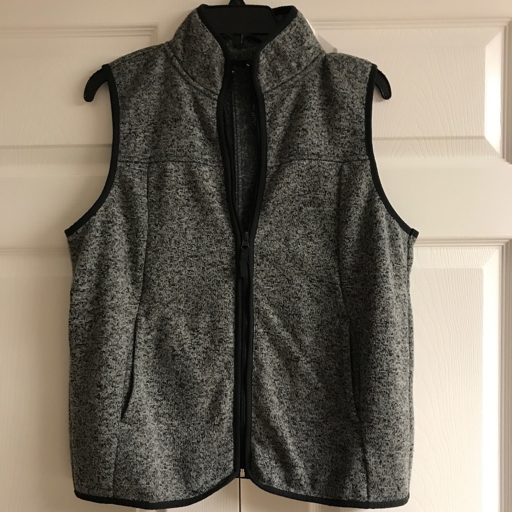 Women’s Petite Size L Sleeveless Black Vest